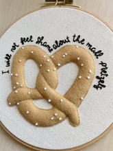 Load image into Gallery viewer, Mall Pretzel